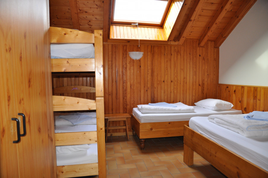 Chambre 3 1lit double 2lits superposés 1lit simple Douche